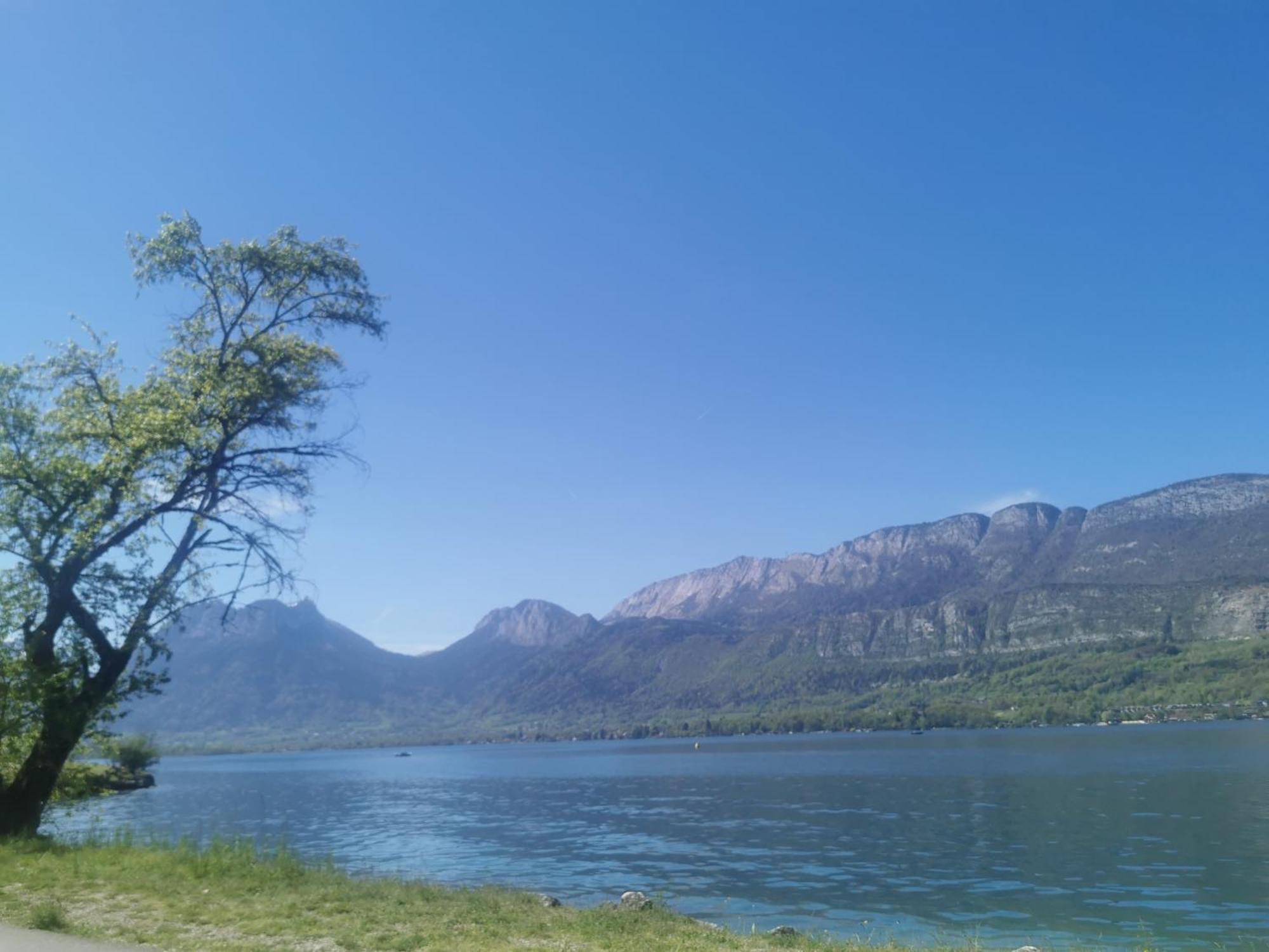 Charmant Appartement A 1 Minute Du Lac Annecy Exterior foto